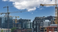 Grues sur un chantier de construction