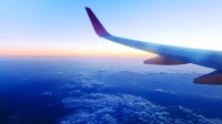 Aile d'avion dans le ciel
