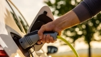 Voiture électrique en recharge