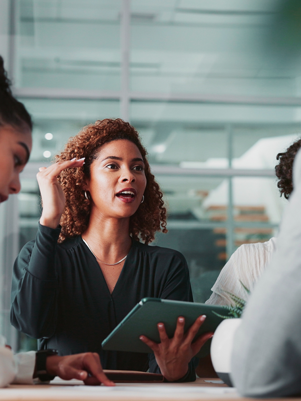 Équipe de travail en discussion