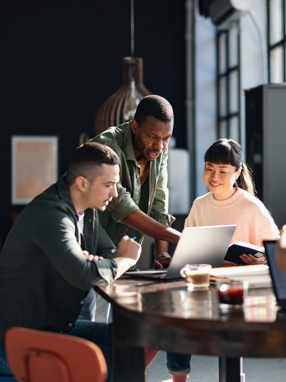 Équipe de travail diversifiée 